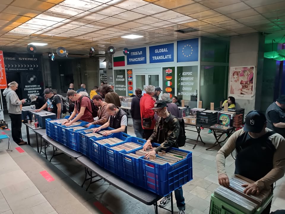 ВИНИЛ БАЗАР / VINYL BAZAAR